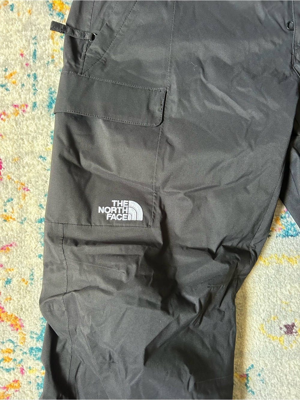 The North Face Black Waterproof Ski/Snow Pants with Cargo Pocket - Picture 2 of 9